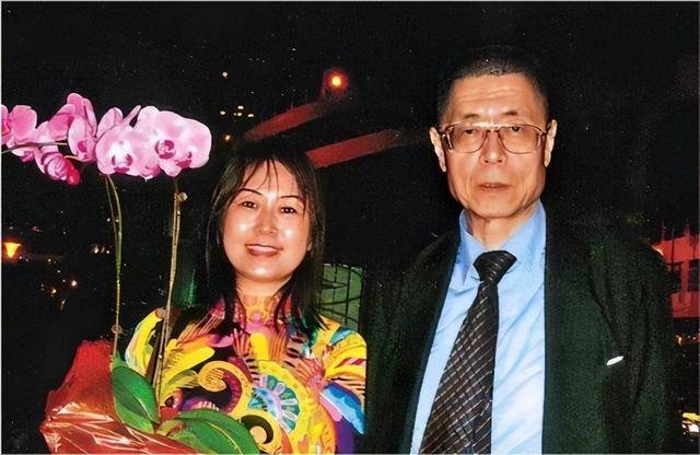 87岁刘诗昆 住美国600平豪宅 和三婚妻儿女双全 87岁刘诗昆 住美国600平豪宅 和三婚妻儿女双全