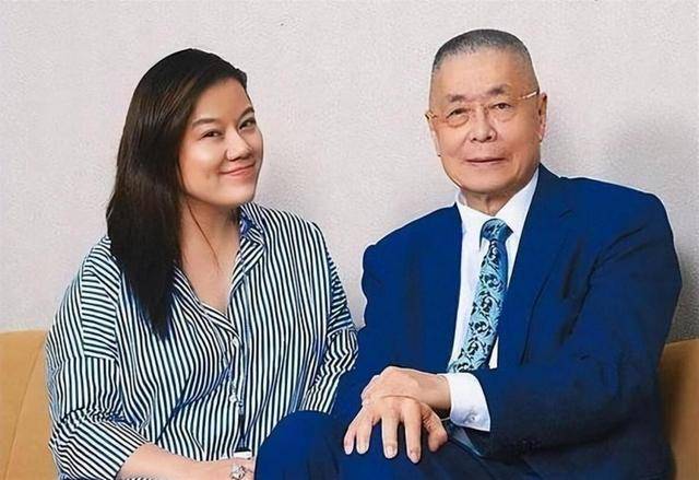 87岁刘诗昆 住美国600平豪宅 和三婚妻儿女双全 87岁刘诗昆 住美国600平豪宅 和三婚妻儿女双全