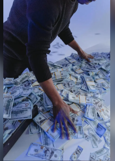 六旬华男狂卷5900万美元 大量资金流向中国 六旬华男狂卷5900万美元 大量资金流向中国
