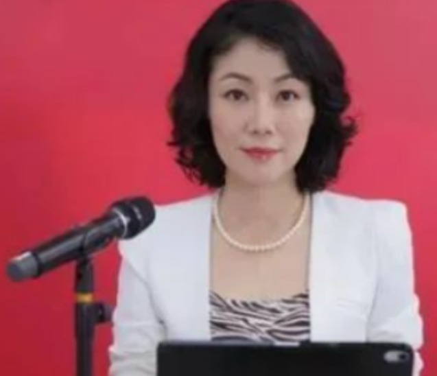 中国最贵女秘书 年入近2千万 49岁至今未婚 中国最贵女秘书 年入近2千万 49岁至今未婚