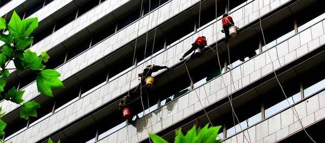 211高材生高空擦玻璃?作业过程中遭死亡威胁 211高材生高空擦玻璃?作业过程中遭死亡威胁