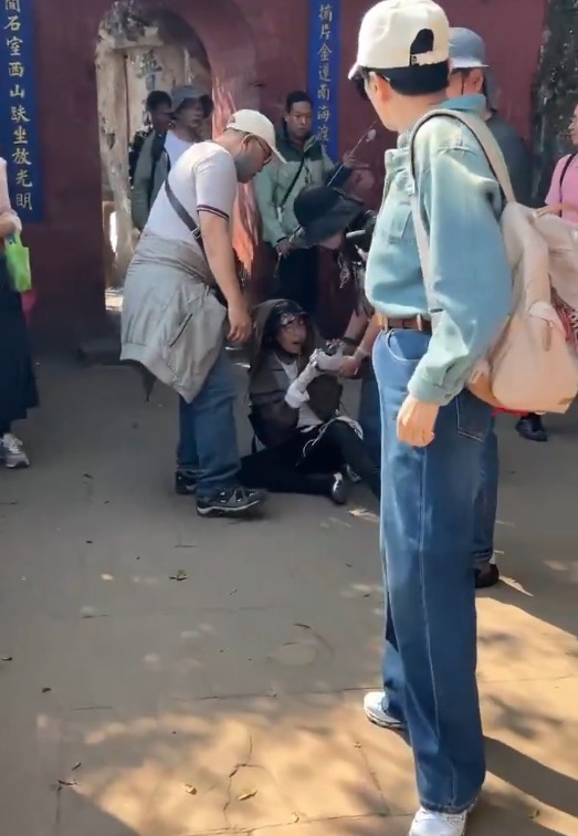 台湾人游浙江 因制止插队 遭2女围殴 台湾人游浙江 因制止插队 遭2女围殴