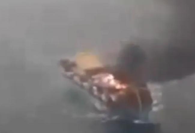 货船在霍尔木兹海峡爆炸 现场视频曝光 货船在霍尔木兹海峡爆炸 现场视频曝光