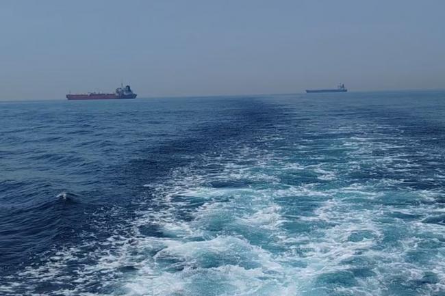 中国首艘油轮霍木兹海峡遇袭 船员讲述惊魂经历 中国首艘油轮霍木兹海峡遇袭 船员讲述惊魂经历