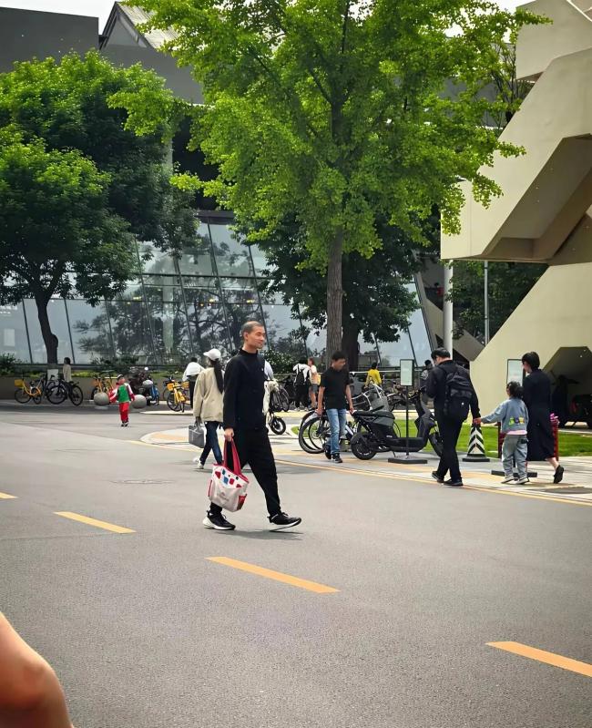 韦东奕形象变化太大,网友再催他赶紧成个家 韦东奕形象变化太大,网友再催他赶紧成个家