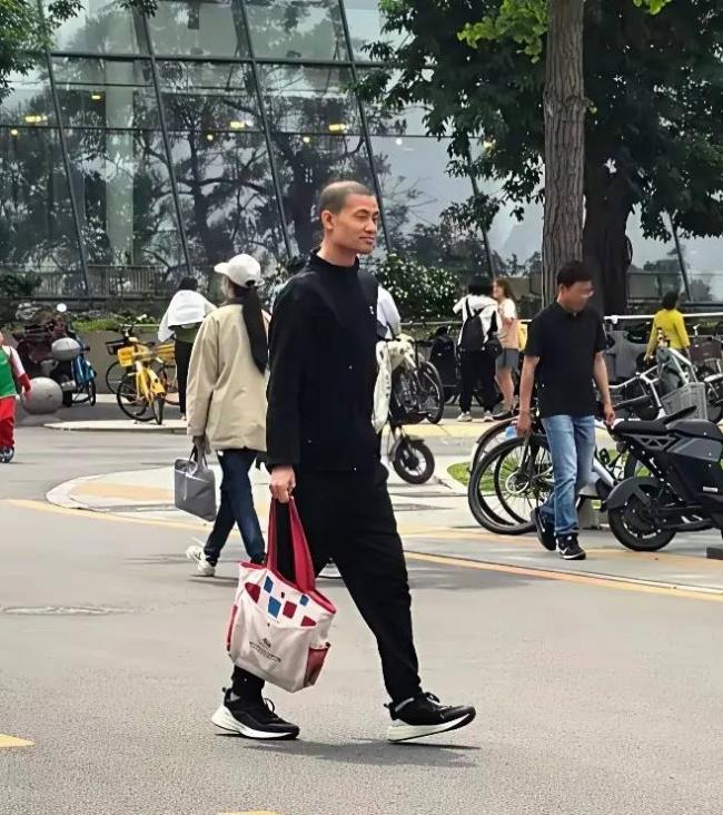 韦东奕形象变化太大,网友再催他赶紧成个家 韦东奕形象变化太大,网友再催他赶紧成个家