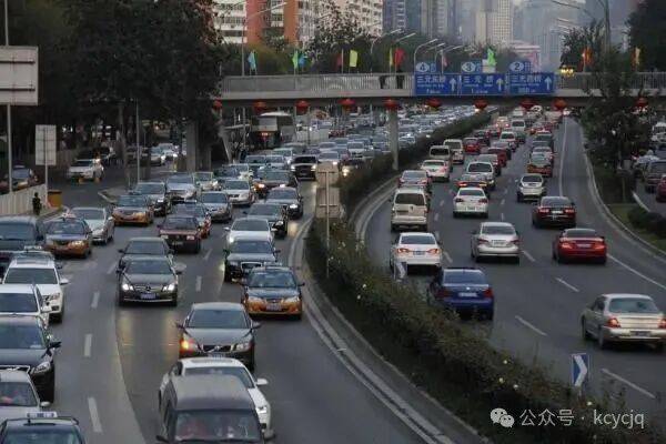 五一才发现,占满高速的全是10万左右的燃油车 五一才发现,占满高速的全是10万左右的燃油车