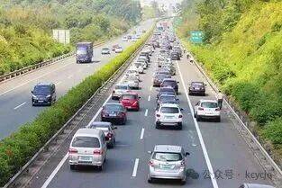 五一才发现,占满高速的全是10万左右的燃油车 五一才发现,占满高速的全是10万左右的燃油车