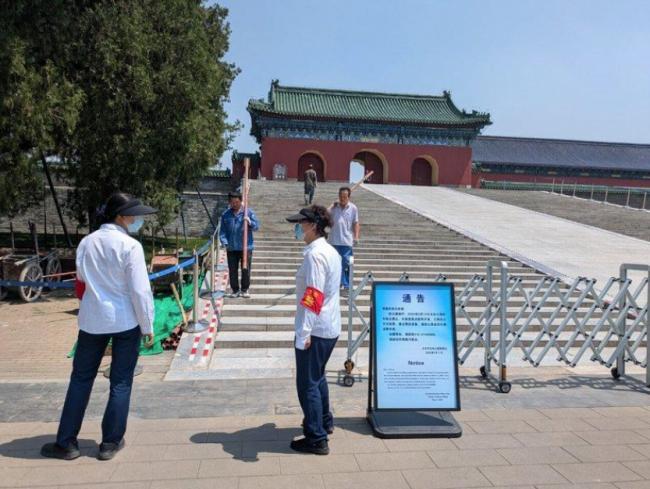 现场直击:为迎川普,天坛公园忙成狗 现场直击:为迎川普,天坛公园忙成狗