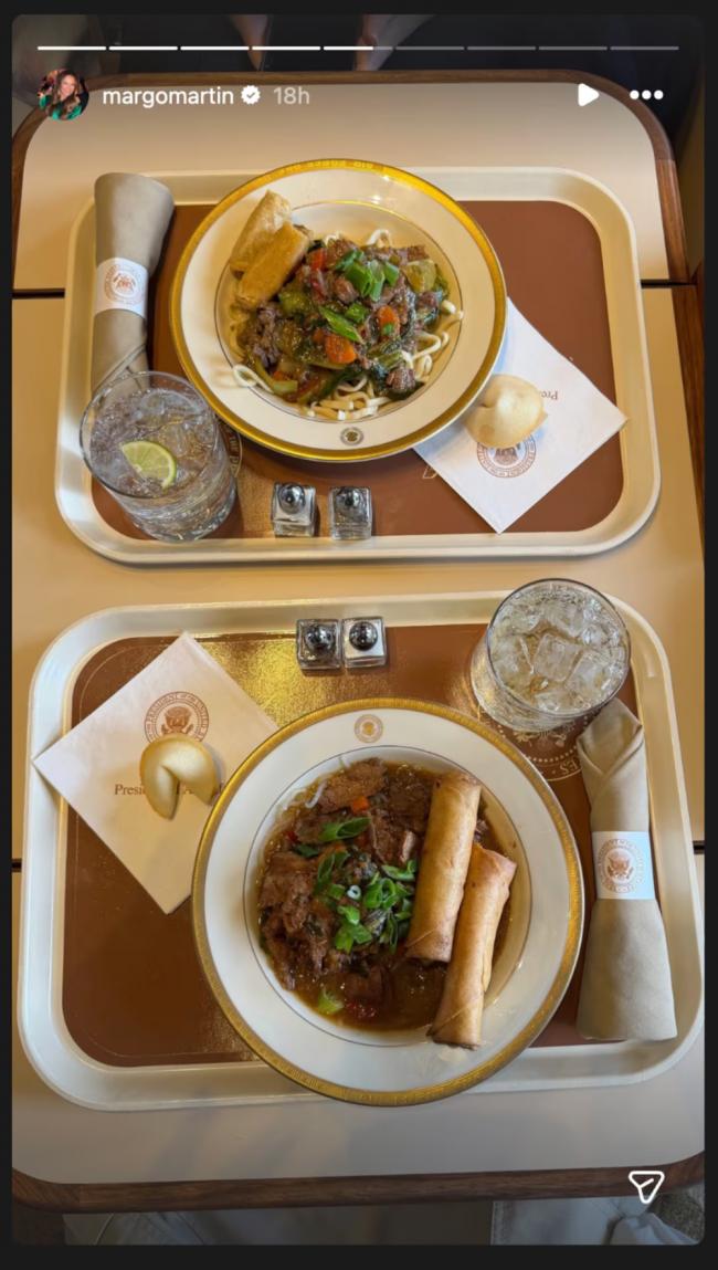 川普抵达北京 “健康飞机餐”曝光 川普抵达北京 “健康飞机餐”曝光