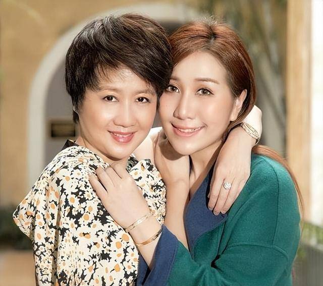 赌王千金下嫁普通小伙,如今生活早已大变 赌王千金下嫁普通小伙,如今生活早已大变