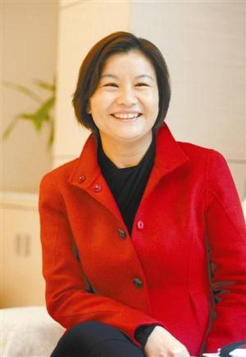 照片刷屏:坐在马斯克和库克中间的中国女人是谁 照片刷屏:坐在马斯克和库克中间的中国女人是谁