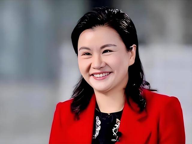 照片刷屏:坐在马斯克和库克中间的中国女人是谁 照片刷屏:坐在马斯克和库克中间的中国女人是谁