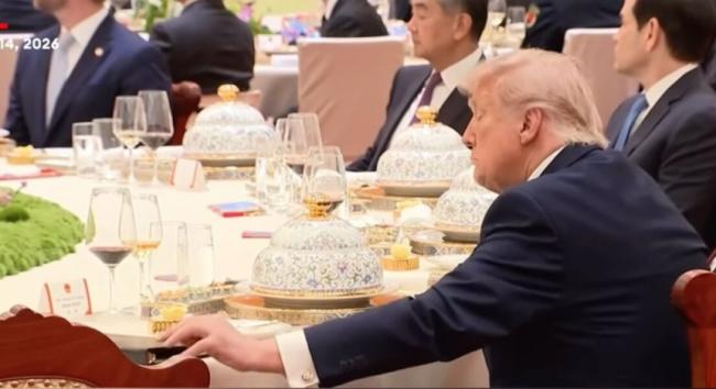 川普狠人! 趁习近平不在 偷偷这么做被拍 川普狠人! 趁习近平不在 偷偷这么做被拍