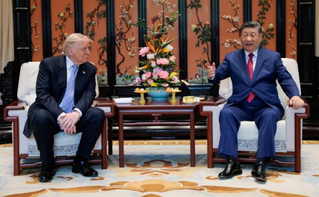 网友热议 “习近平坐的沙发明显比川普的高” 网友热议 “习近平坐的沙发明显比川普的高”