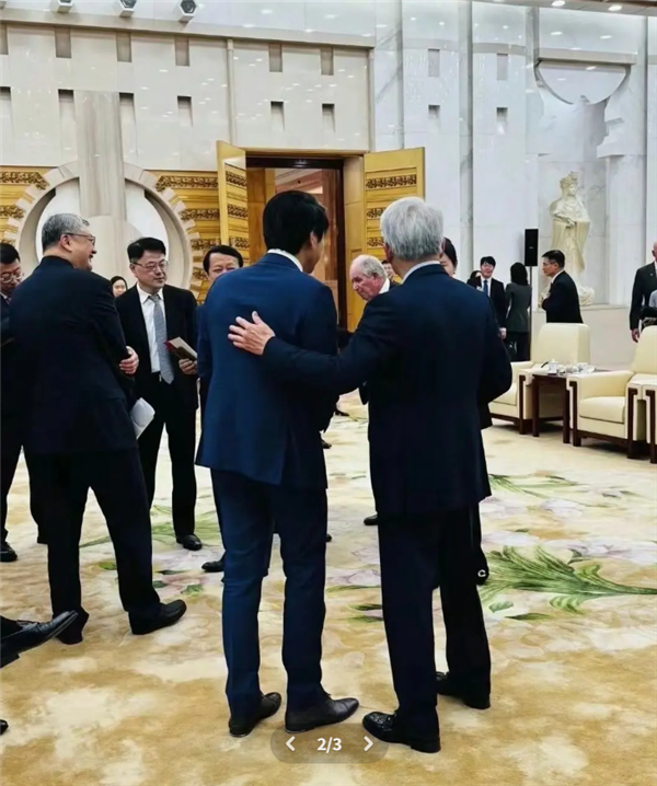 雷军黄仁勋中美晚宴同框组图流出:画面亲切熟络 雷军黄仁勋中美晚宴同框组图流出:画面亲切熟络