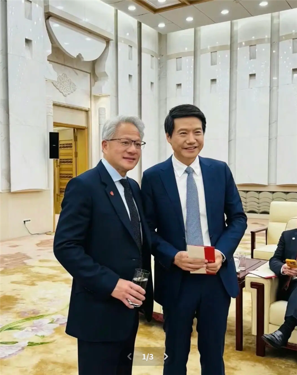 雷军黄仁勋中美晚宴同框组图流出:画面亲切熟络 雷军黄仁勋中美晚宴同框组图流出:画面亲切熟络