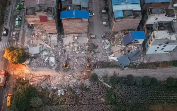 突发:广西地震楼房倒塌 已致3死1失联 现场曝光 突发:广西地震楼房倒塌 已致3死1失联 现场曝光