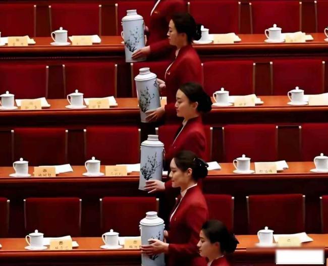 “服务界的MBA”人民大会堂服务员选拔标准被曝 “服务界的MBA”人民大会堂服务员选拔标准被曝