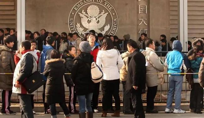 拿着旅游签的中国游客,来美后直奔3件事而去 拿着旅游签的中国游客,来美后直奔3件事而去