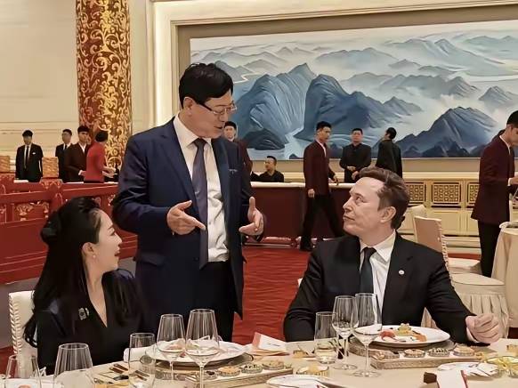 世态炎凉,北京国宴上杨元庆主动搭讪马斯克 世态炎凉,北京国宴上杨元庆主动搭讪马斯克