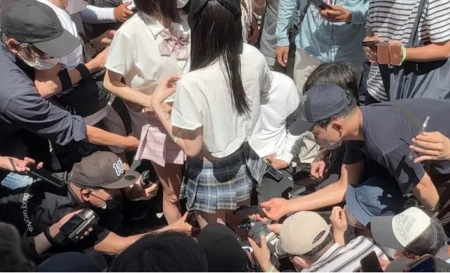 Cosplay活动惊现“超恶心”一幕 网炸:宅男狂欢? Cosplay活动惊现“超恶心”一幕 网炸:宅男狂欢?
