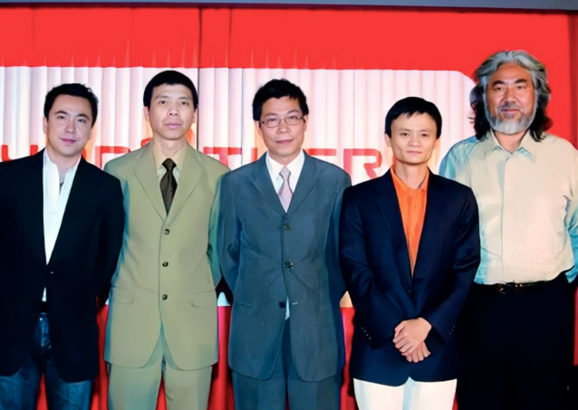 小镇金融男,吞下王健林300亿 小镇金融男,吞下王健林300亿