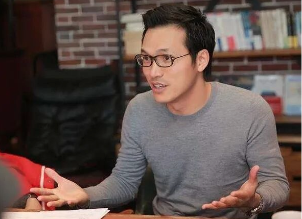 小镇金融男,吞下王健林300亿 小镇金融男,吞下王健林300亿
