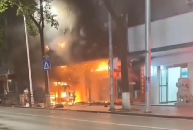 湖南商店火灾5死1伤 中国网友感叹不已 湖南商店火灾5死1伤 中国网友感叹不已