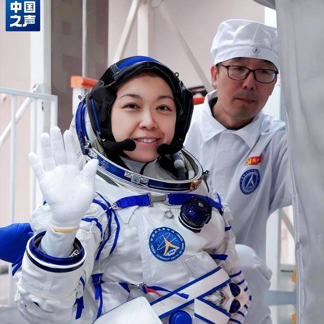 妻子上太空, 黎家盈丈夫迁居北京照顾3孩子 妻子上太空, 黎家盈丈夫迁居北京照顾3孩子