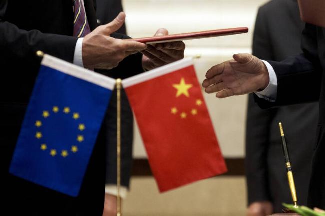 大吵一架后,他们对中国下手更狠了 大吵一架后,他们对中国下手更狠了