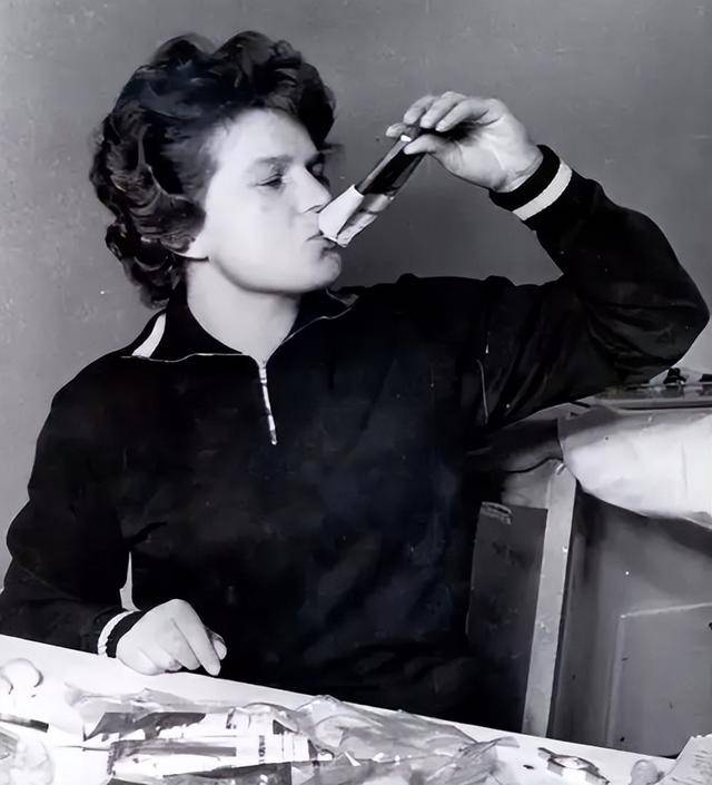 女航天员去太空前,为何要吃避孕药? 女航天员去太空前,为何要吃避孕药?