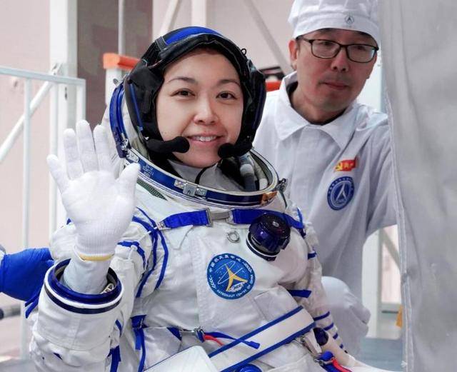 女航天员去太空前,为何要吃避孕药? 女航天员去太空前,为何要吃避孕药?