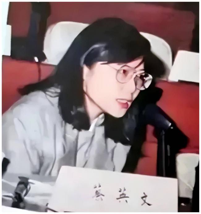 蔡英文在上海的老照片:42岁像22岁,漂亮温柔 蔡英文在上海的老照片:42岁像22岁,漂亮温柔