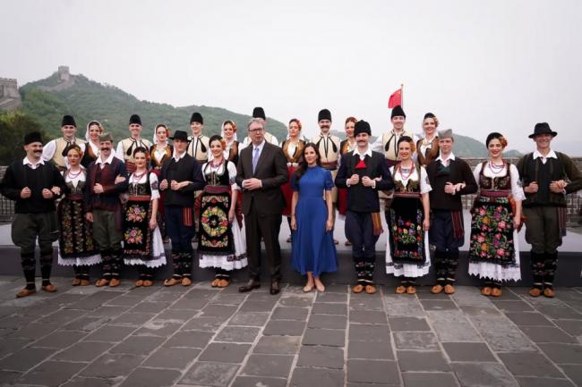 45岁塞尔维亚第一夫人惊艳长城 曾是职业外交官 45岁塞尔维亚第一夫人惊艳长城 曾是职业外交官