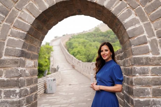 45岁塞尔维亚第一夫人惊艳长城 曾是职业外交官 45岁塞尔维亚第一夫人惊艳长城 曾是职业外交官