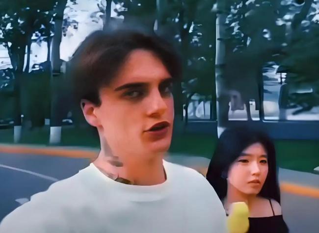 他发视频炫耀:频换中国女友,不用自己花钱 他发视频炫耀:频换中国女友,不用自己花钱