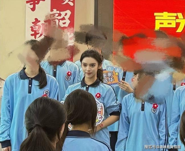 吓人!大眼睛艺考生走红,颜值令网友不适 吓人!大眼睛艺考生走红,颜值令网友不适