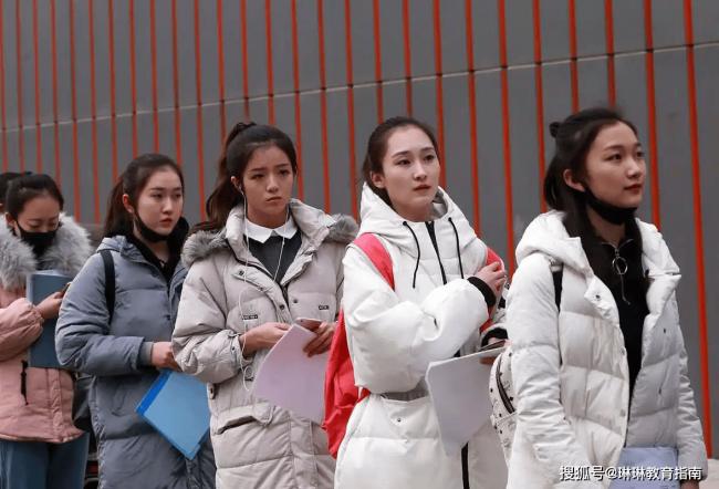 吓人!大眼睛艺考生走红,颜值令网友不适 吓人!大眼睛艺考生走红,颜值令网友不适