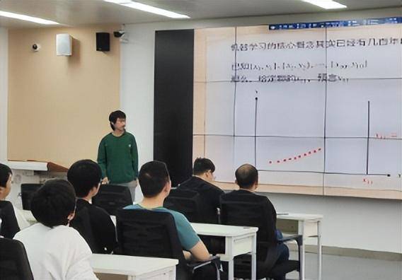 曝23岁副教授初中学历 却要在北大开讲座 曝23岁副教授初中学历 却要在北大开讲座