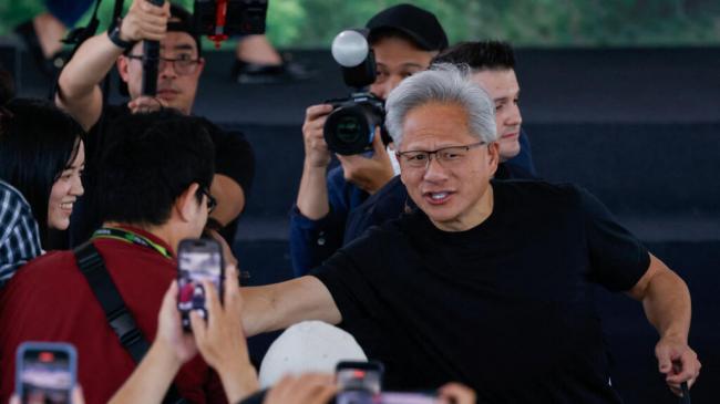 北京刚放的“超级卫星”,遭黄仁勋嗤之以鼻 北京刚放的“超级卫星”,遭黄仁勋嗤之以鼻