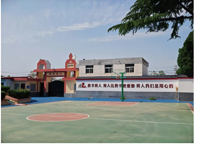 失控的爱:女大学生被家人骗入戒网瘾学校的11天 失控的爱:女大学生被家人骗入戒网瘾学校的11天