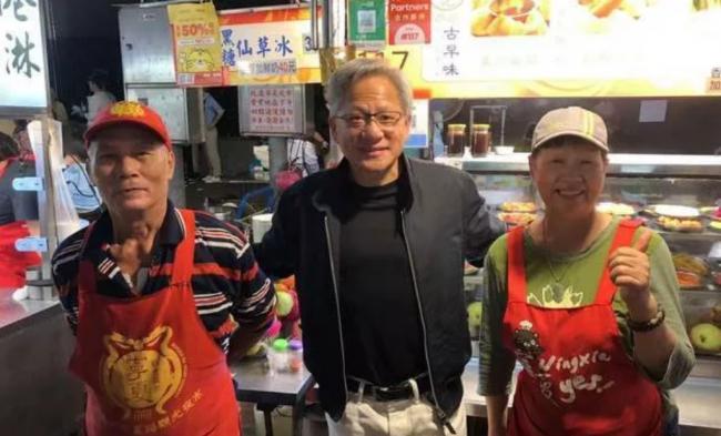 黄仁勋付费插队 引发争议 黄仁勋付费插队 引发争议