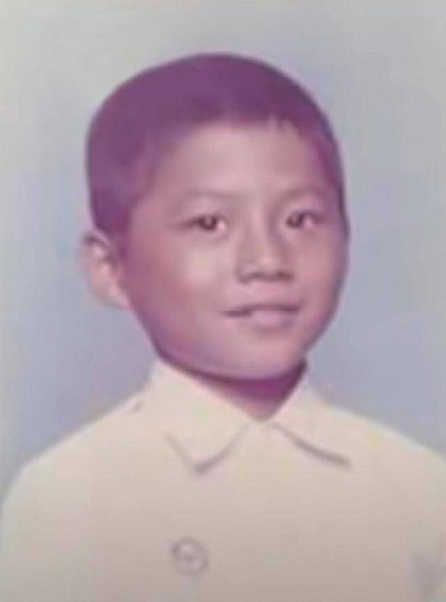 1979年黄仁勋高中时期,一张罕见的留影 1979年黄仁勋高中时期,一张罕见的留影