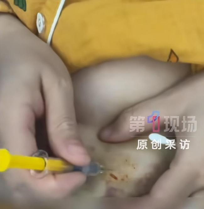 清华女博士被当街抢走幼子 冲上热搜 清华女博士被当街抢走幼子 冲上热搜