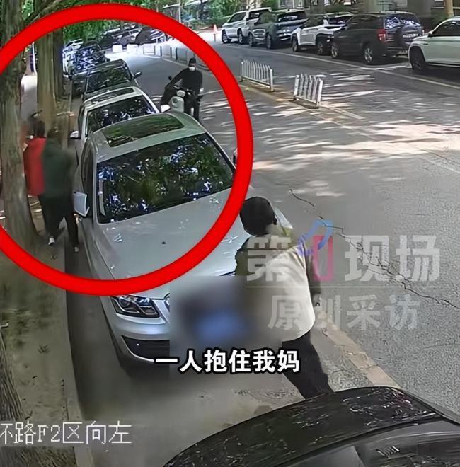 清华女博士被当街抢走幼子 冲上热搜 清华女博士被当街抢走幼子 冲上热搜