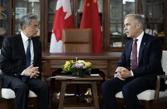 王毅见卡尼:中加无根本利益冲突有巨大合作空间 王毅见卡尼:中加无根本利益冲突有巨大合作空间
