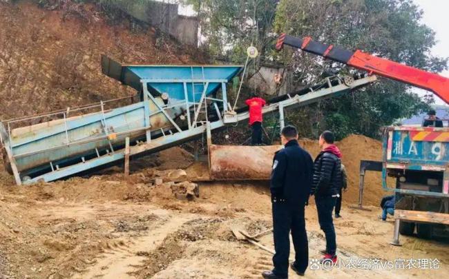 30多万人被彻底剥夺“铁饭碗”,老百姓却高兴了 30多万人被彻底剥夺“铁饭碗”,老百姓却高兴了