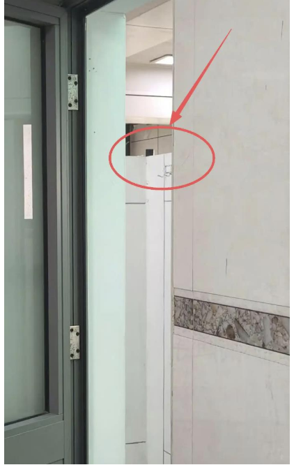 黑色方盒显眼 上海高校爆偷拍案 黑色方盒显眼 上海高校爆偷拍案