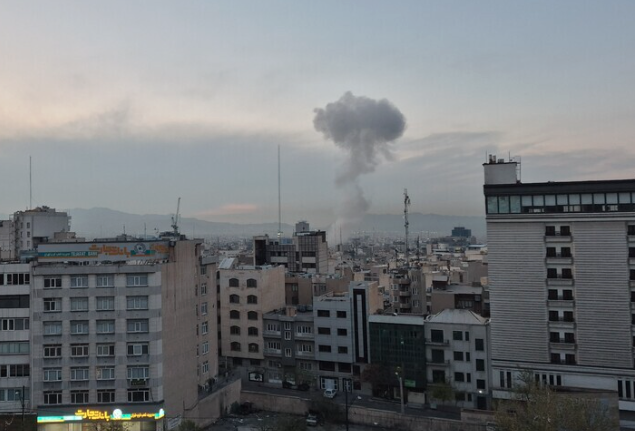 快讯:伊朗反击 打击美空军基地 称“摧毁目标” 快讯:伊朗反击 打击美空军基地 称“摧毁目标”